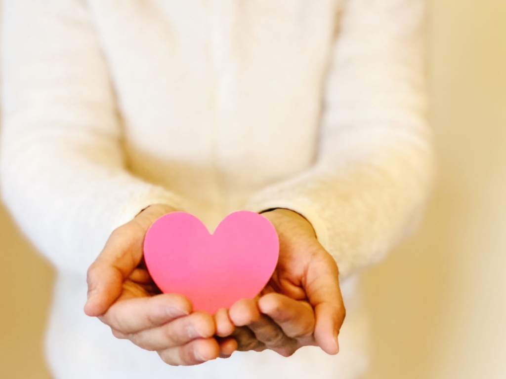 遺言で自分の財産を寄付するには？生前、死亡時の寄付方法と注意点